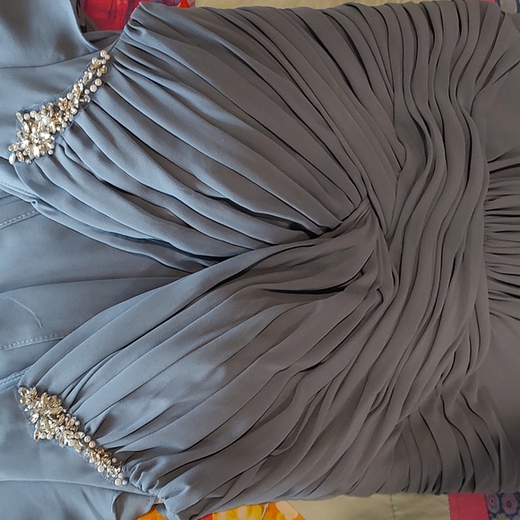 Oleg Cassini formal dress - Picture 3 of 11